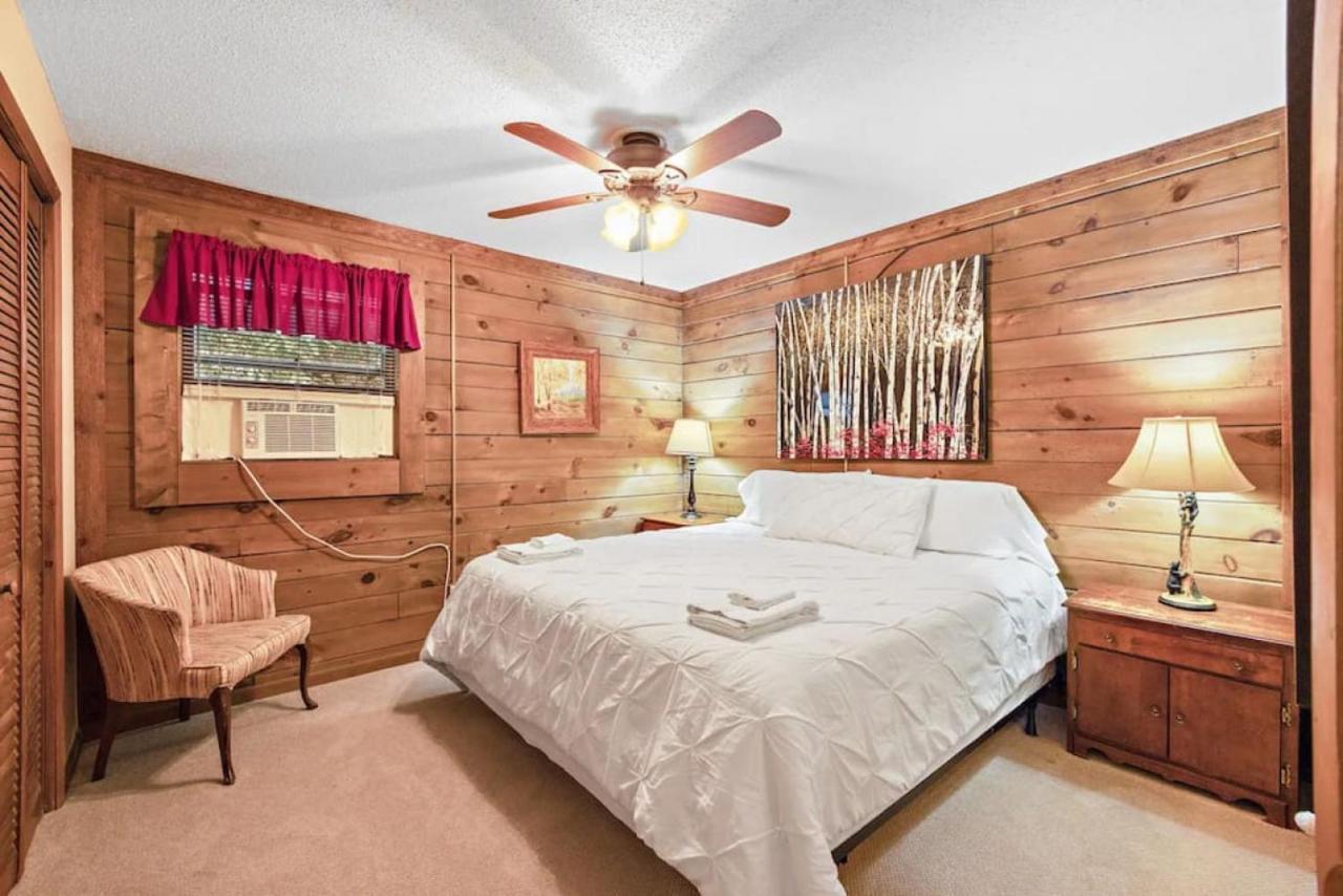 Classic Log Cabin With Fireplace On Quiet River Blowing Rock Exteriör bild