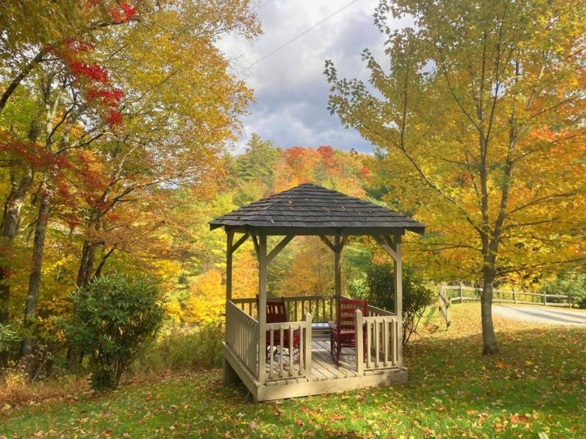 Classic Log Cabin With Fireplace On Quiet River Blowing Rock Exteriör bild