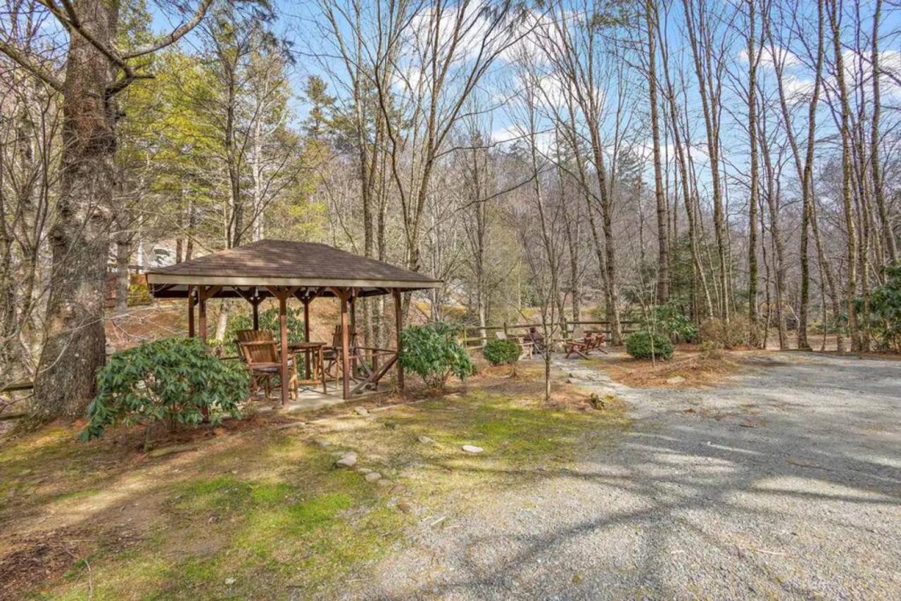 Classic Log Cabin With Fireplace On Quiet River Blowing Rock Exteriör bild